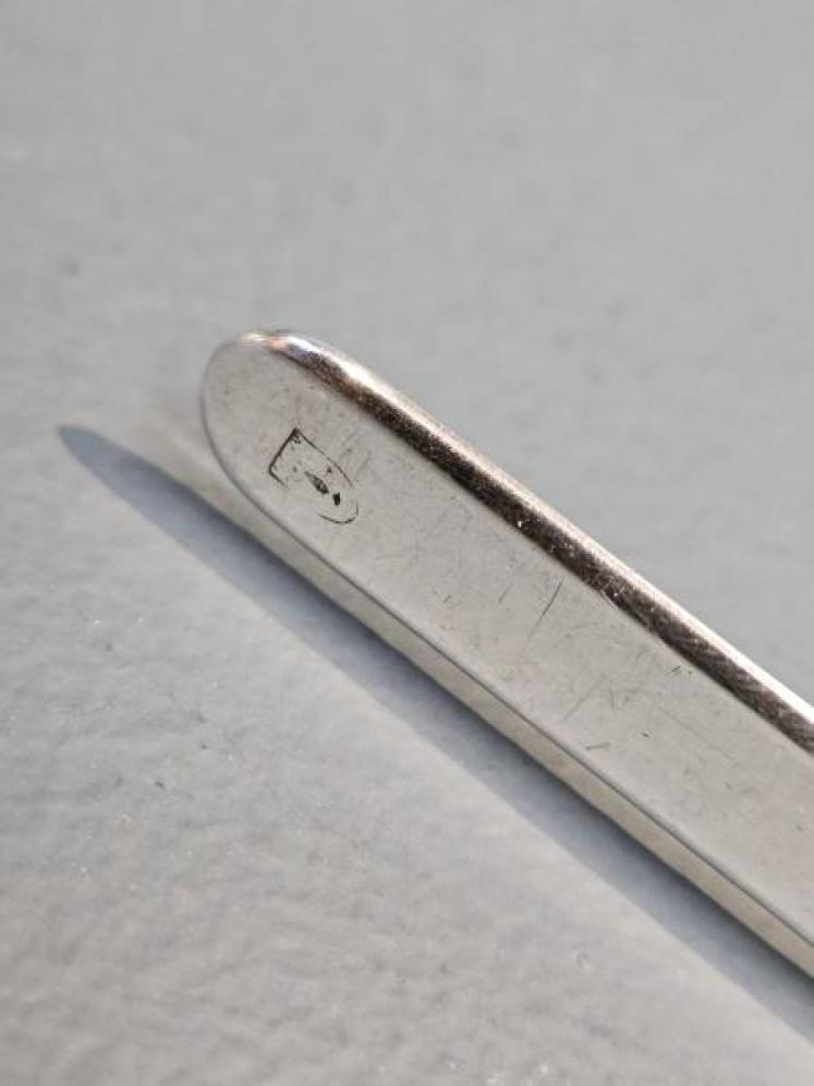 Unusual Silver Ski Paper Knife - Image 4
