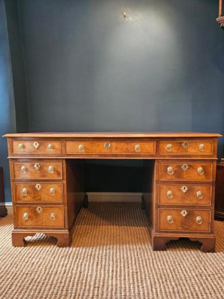 Edwardian Figured Walnut Pedestal Desk - Image 2