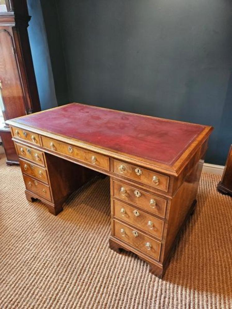 Edwardian Figured Walnut Pedestal Desk - Image 4