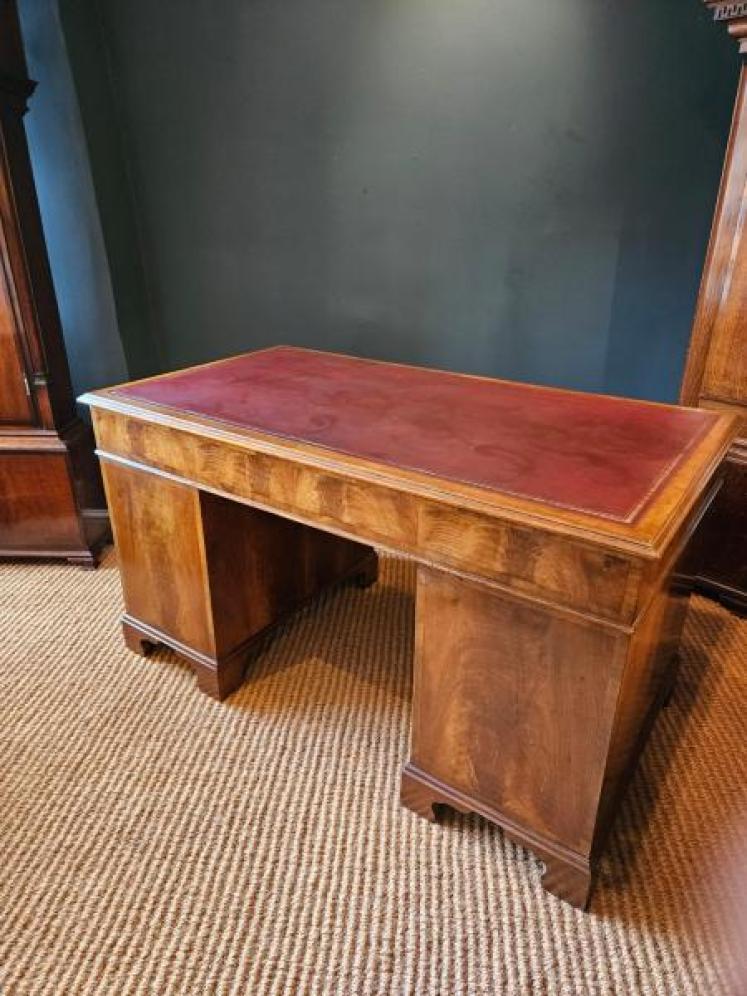 Edwardian Figured Walnut Pedestal Desk - Image 7