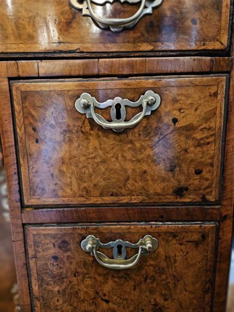 George II Walnut Kneehole Desk - Image 7