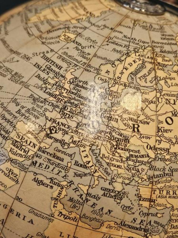 1930's Geographia 10" Paper Mache Globe - Image 7