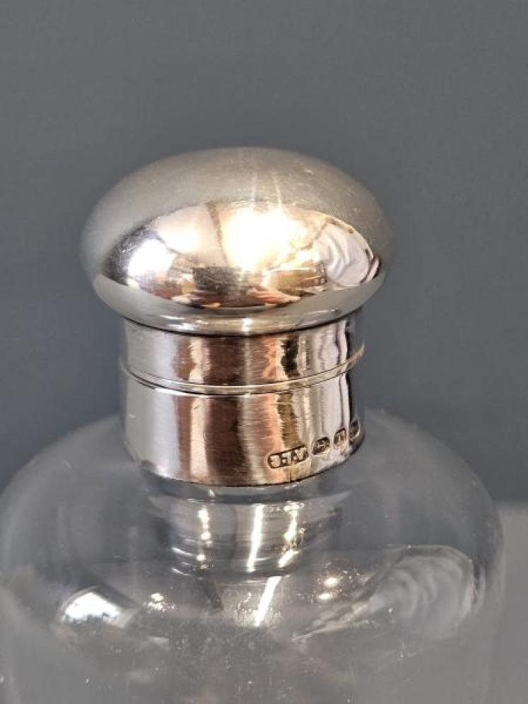 Victorian Silver Topped Hunting Flask  - Image 4