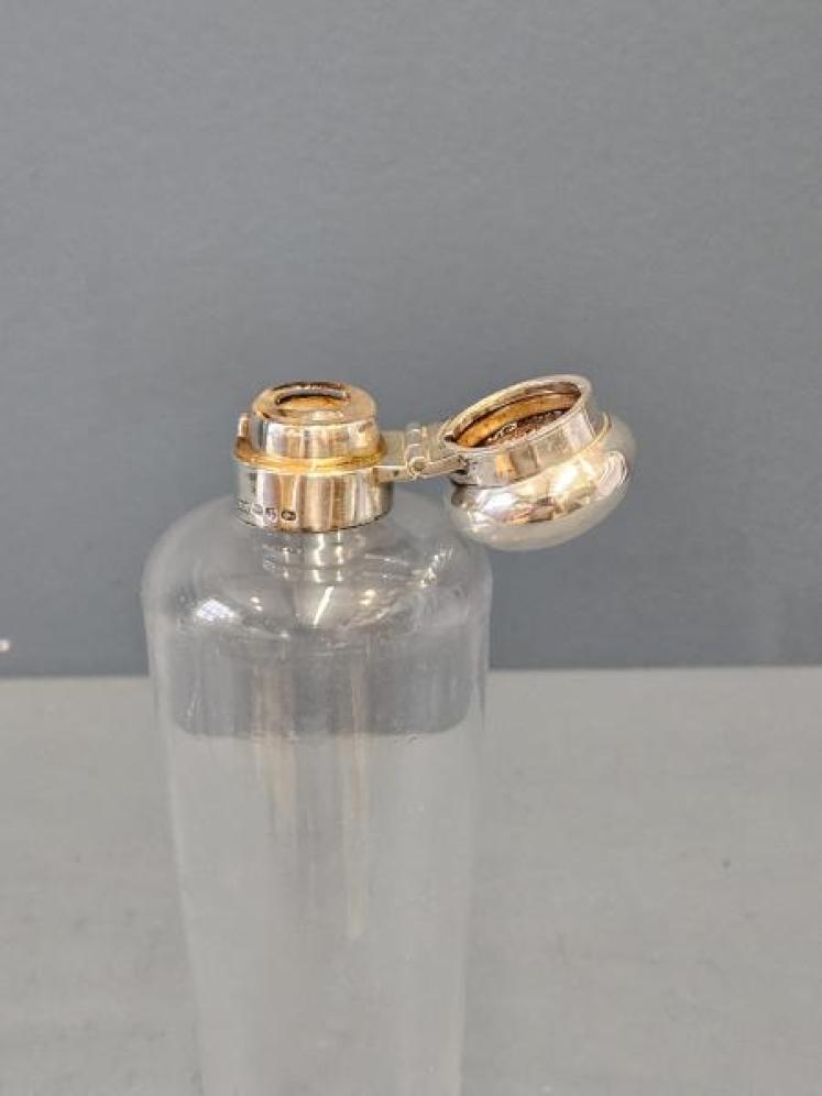 Victorian Silver Topped Hunting Flask  - Image 5