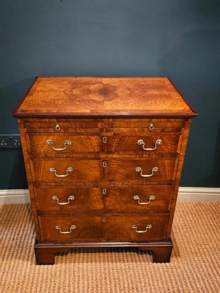 George III Walnut Chest of Drawers - Image 1