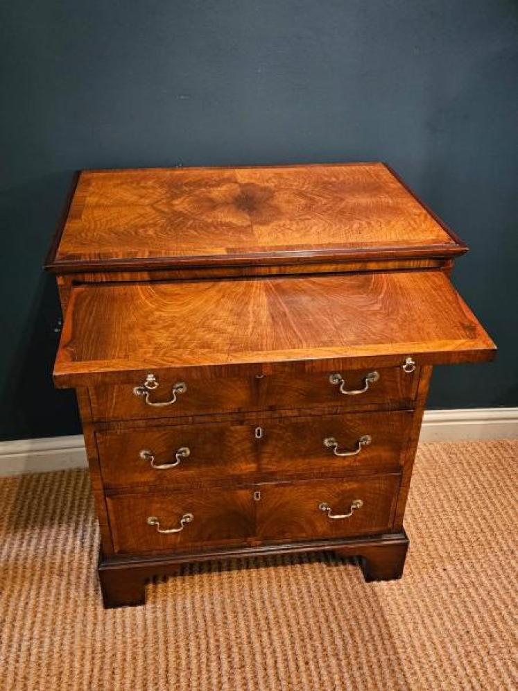 George III Walnut Chest of Drawers - Image 4