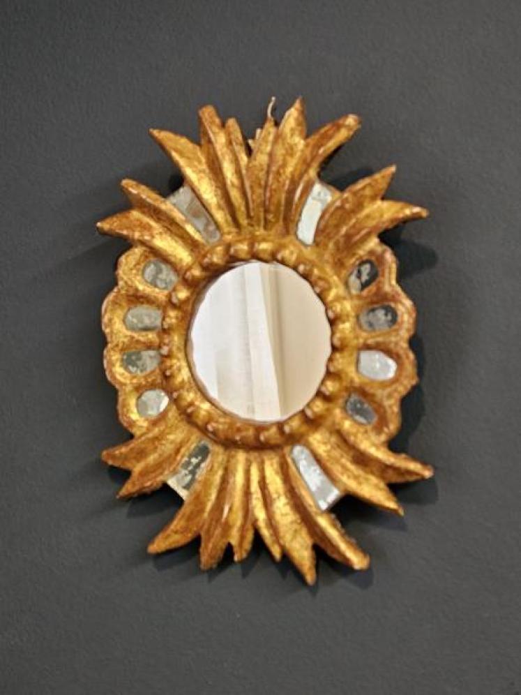 Small Decorative Venetian Gilt Mirror - Image 1