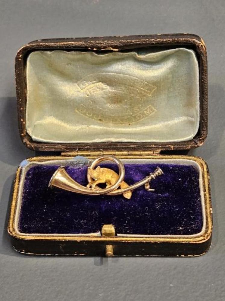 Gold Fox & Hunting Horn Brooch - Image 6