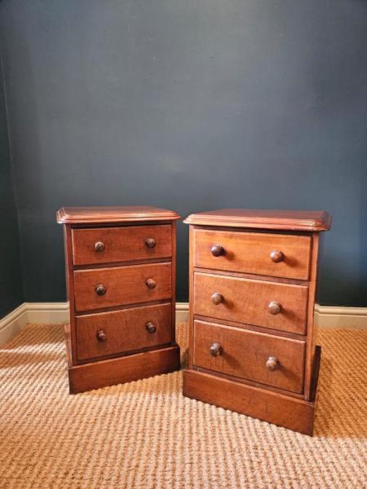 Pair of Victorian Mahogany Three Drawer Bedside Chests - Image 1