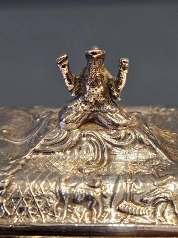 Outstanding Victorian Dutch Sterling Silver Tea Caddy - Image 3