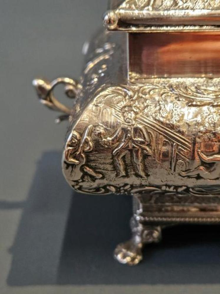 Outstanding Victorian Dutch Sterling Silver Tea Caddy - Image 4
