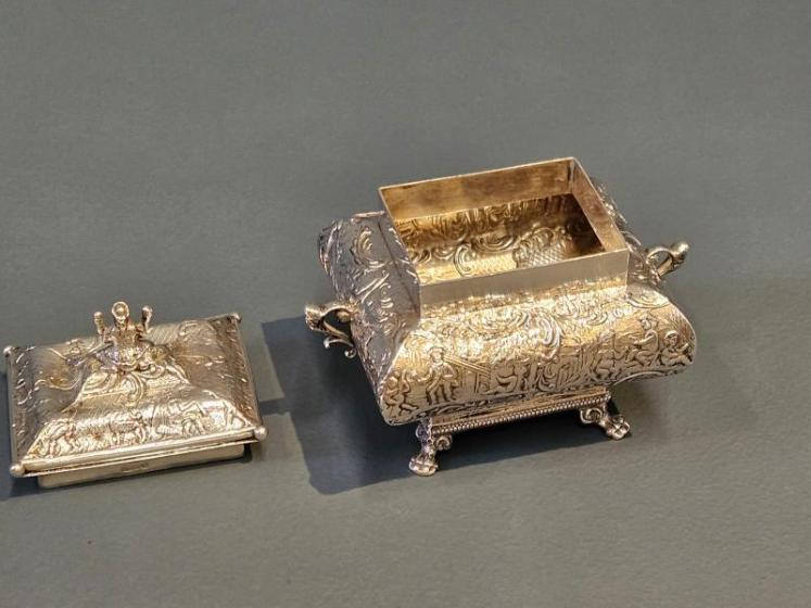 Outstanding Victorian Dutch Sterling Silver Tea Caddy - Image 6