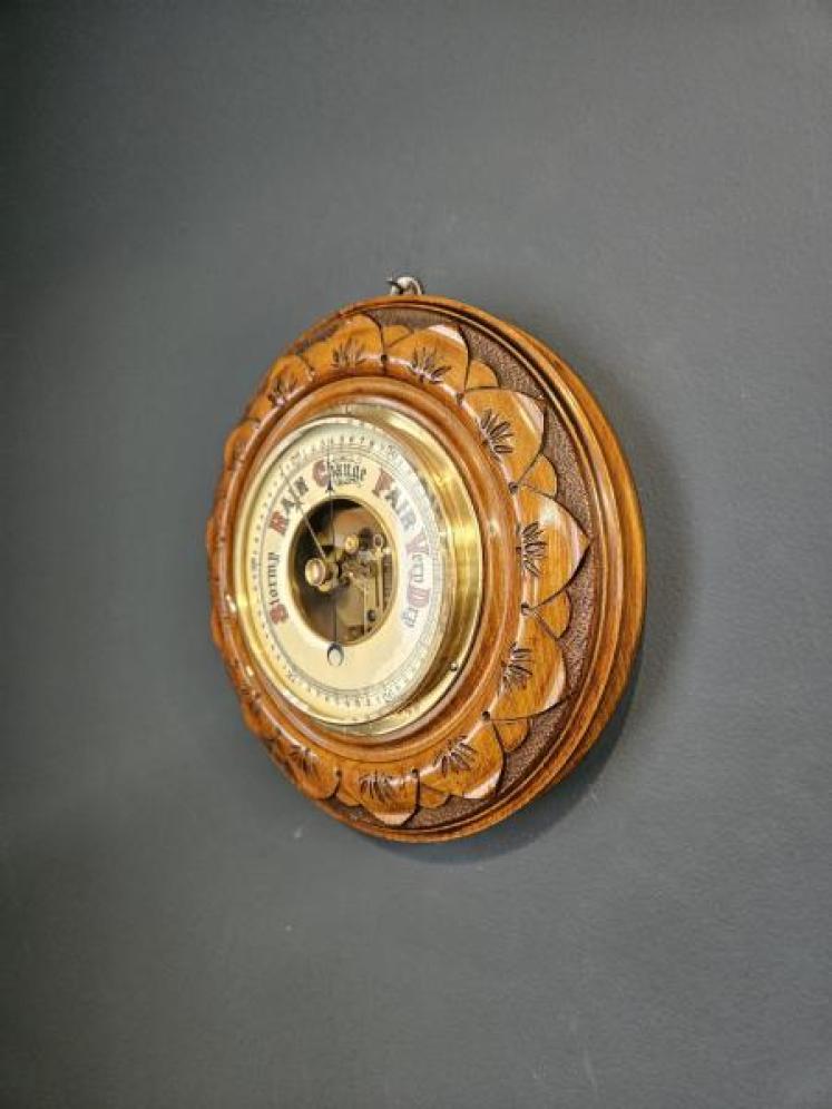 Late Victorian Walnut Cased Aneroid Barometer - Image 3