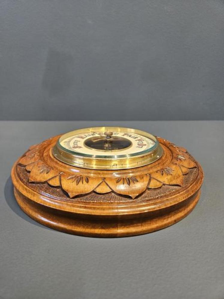 Late Victorian Walnut Cased Aneroid Barometer - Image 5