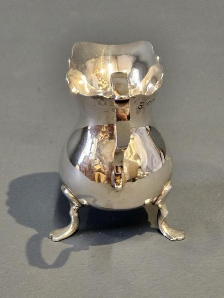 Chester Silver Cream Jug - Image 3