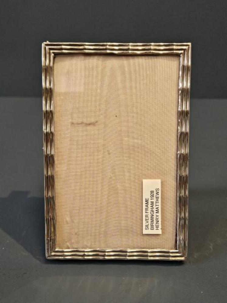 Edwardian Silver Ribbed Design Photo Frame - Image 3