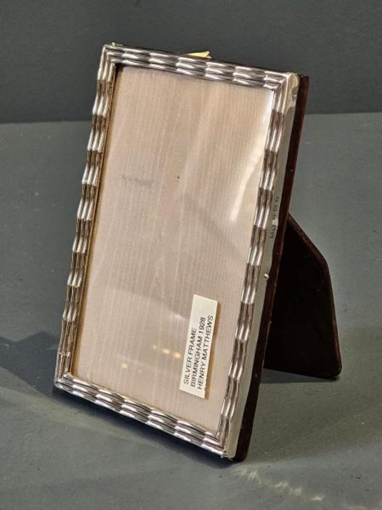 Edwardian Silver Ribbed Design Photo Frame - Image 6