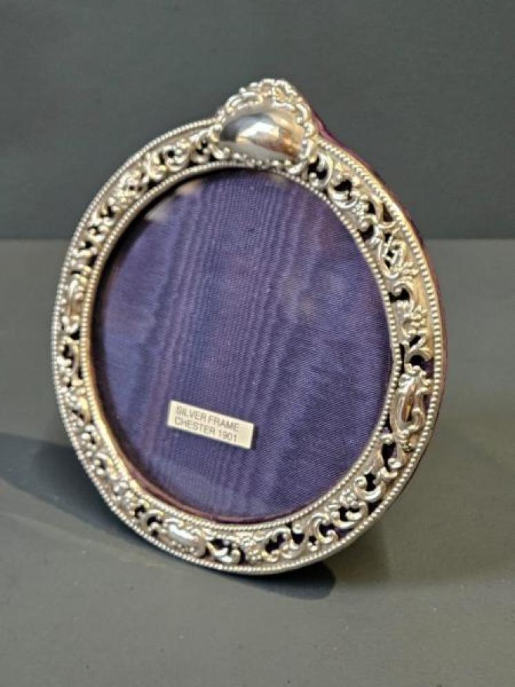 Victorian Embossed Chester Silver Photo Frame - Image 4