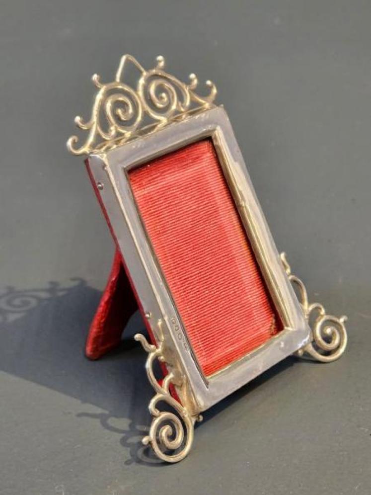 Pair of Small Victorian Silver Photo Frames - Image 4
