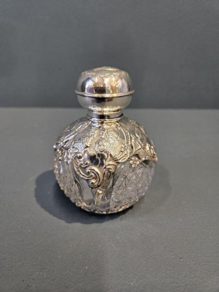 Fine Quality Edwardian Silver Overlaid Scent Bottle - Image 1