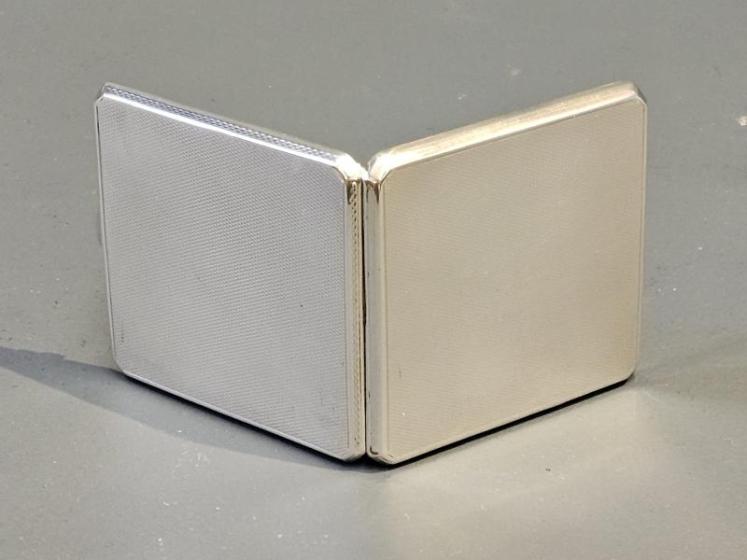 Engine Turned Silver Travelling Photo Frame - Image 2