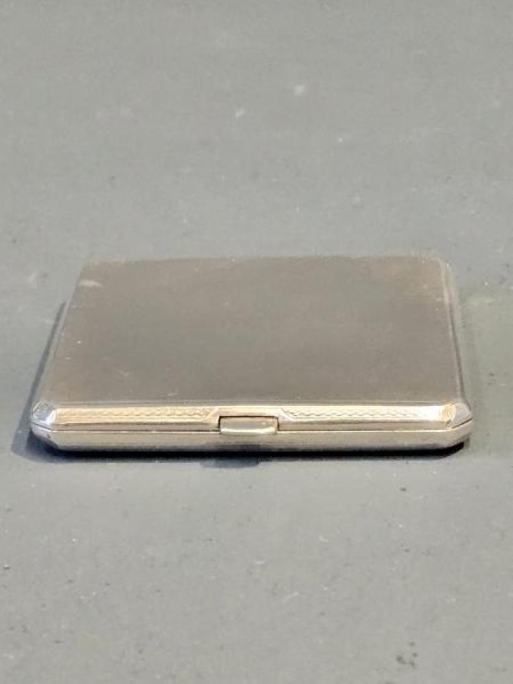 Engine Turned Silver Travelling Photo Frame - Image 4