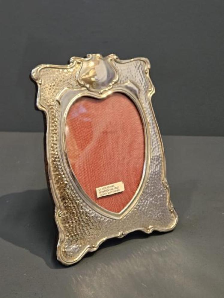 Art Nouveau Planished Silver Photo Frame  - Image 2