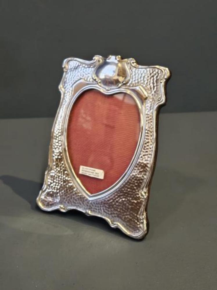 Art Nouveau Planished Silver Photo Frame  - Image 3