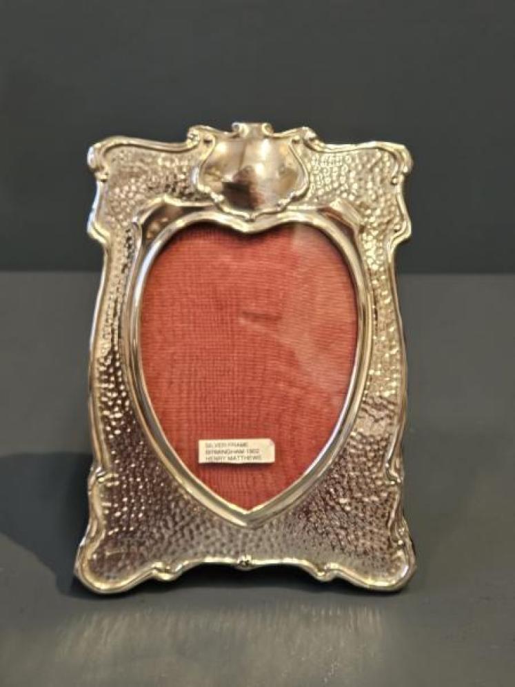 Art Nouveau Planished Silver Photo Frame  - Image 5