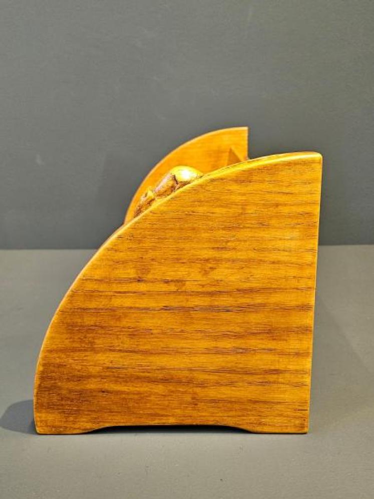 Mouseman Oak Book Trough - Image 2