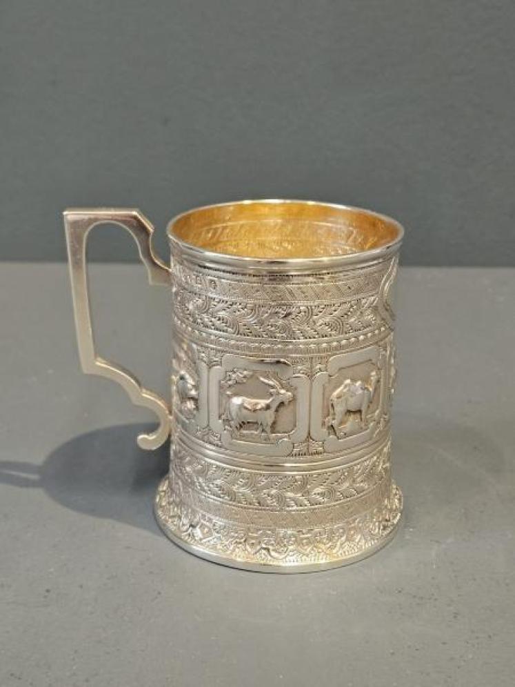 Outstanding Victorian Edinburgh Silver Mug - Image 1