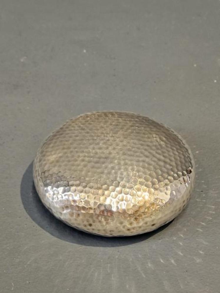Unusual Planished Silver Squeeze Tobacco Box - Image 6