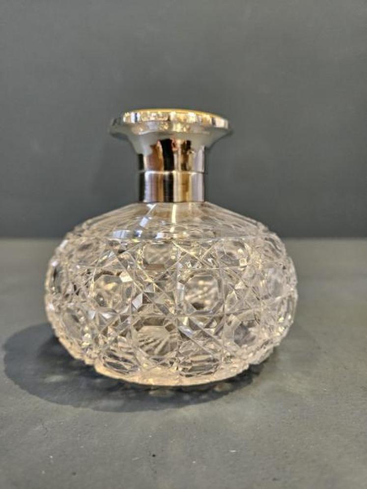 Silver and Yellow Engine Turned Enamel Topped Crystal Scent Bottle - Image 2