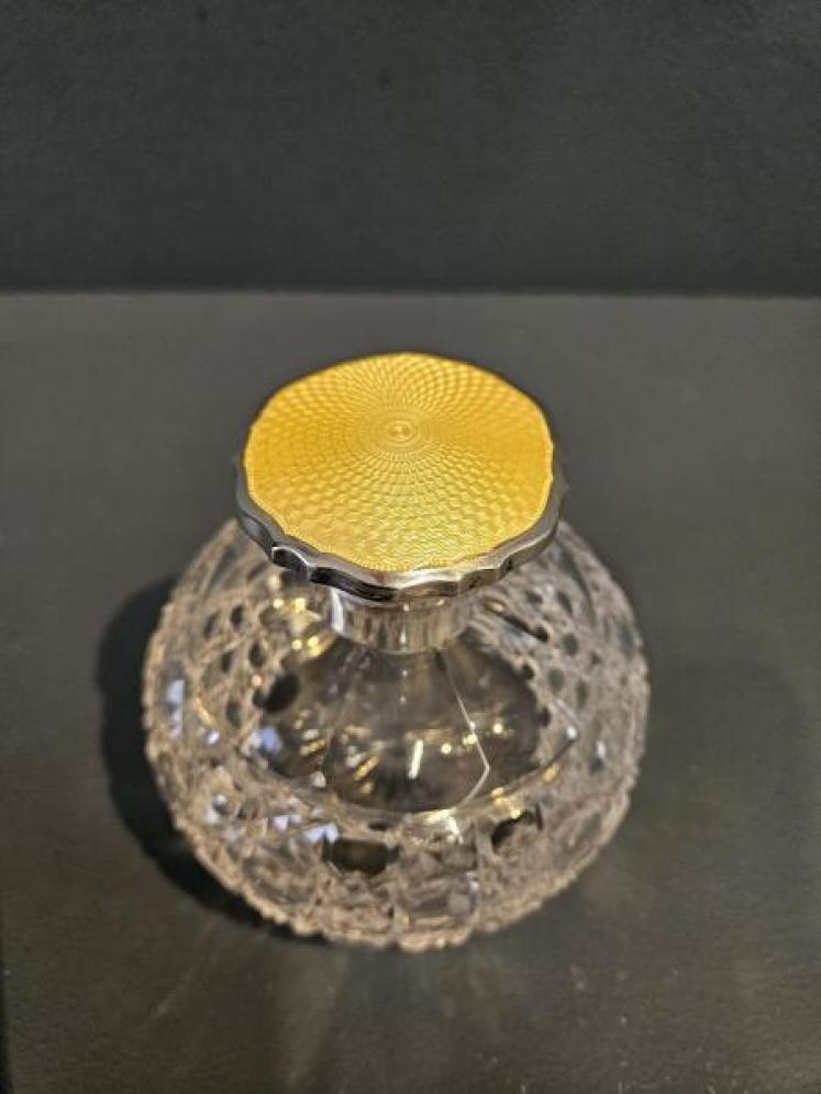 Silver and Yellow Engine Turned Enamel Topped Crystal Scent Bottle - Image 4