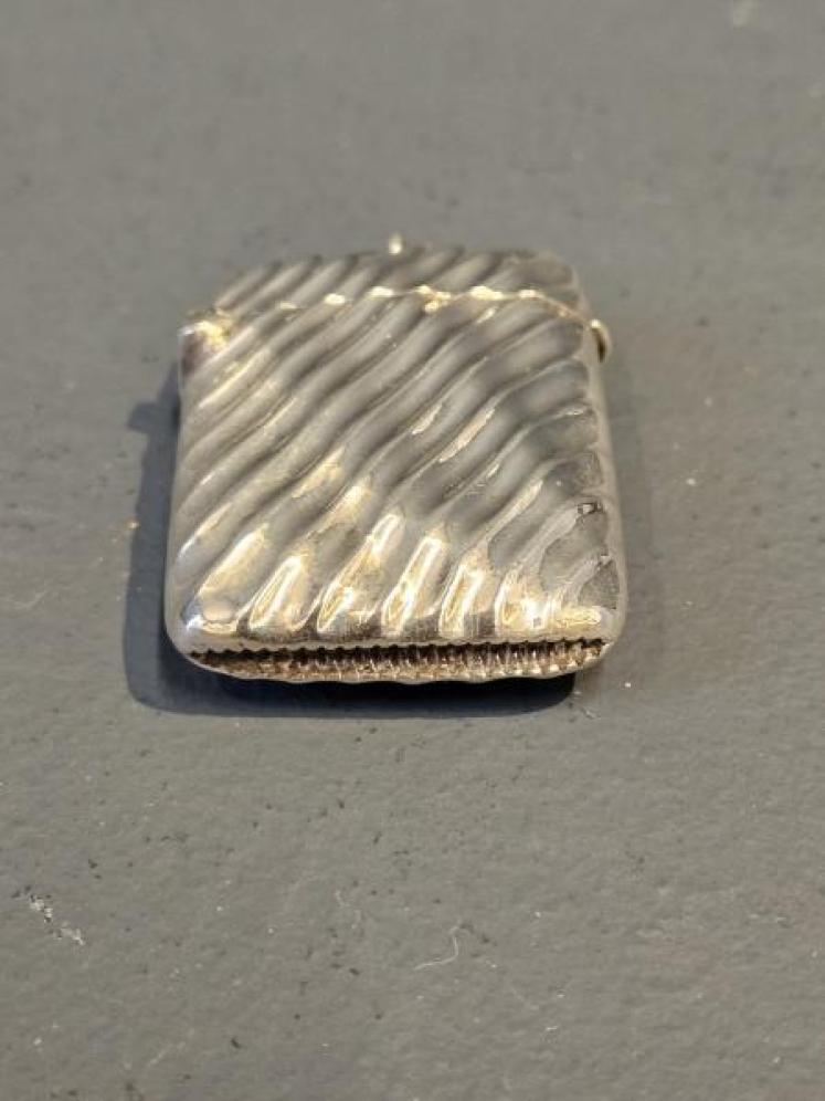 Unusual Victorian Silver Wavy & Ribbed Vesta Case - Image 1