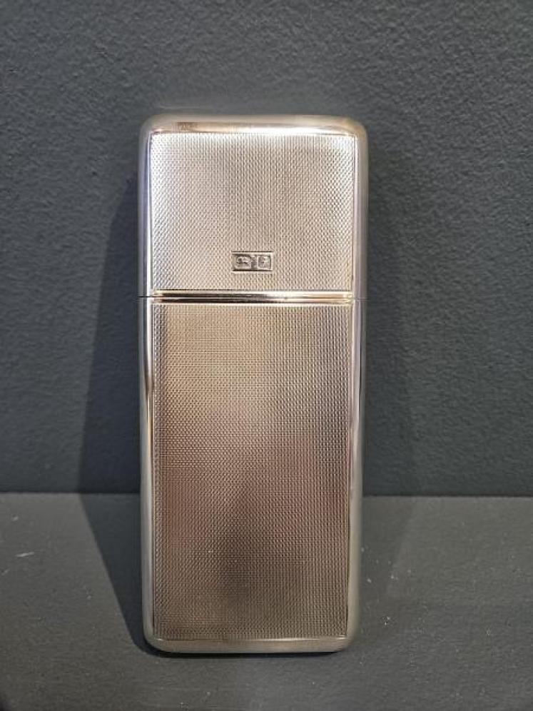Fine Quality Engine Turned Silver Cigar Case - Image 1
