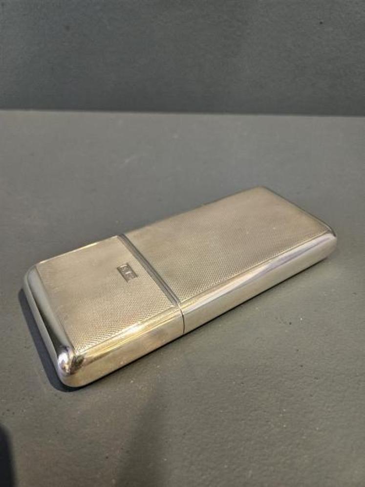Fine Quality Engine Turned Silver Cigar Case - Image 2