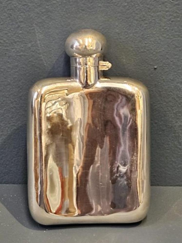 George V Curved Silver Hip Flask - Image 1