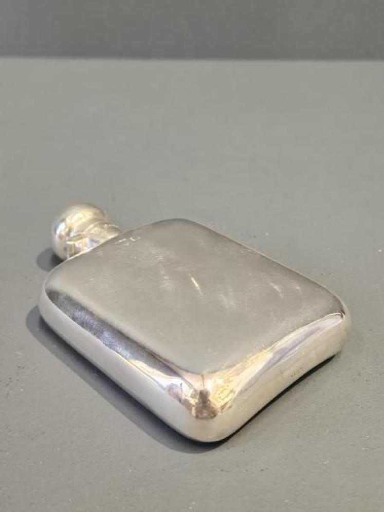 George V Curved Silver Hip Flask - Image 2