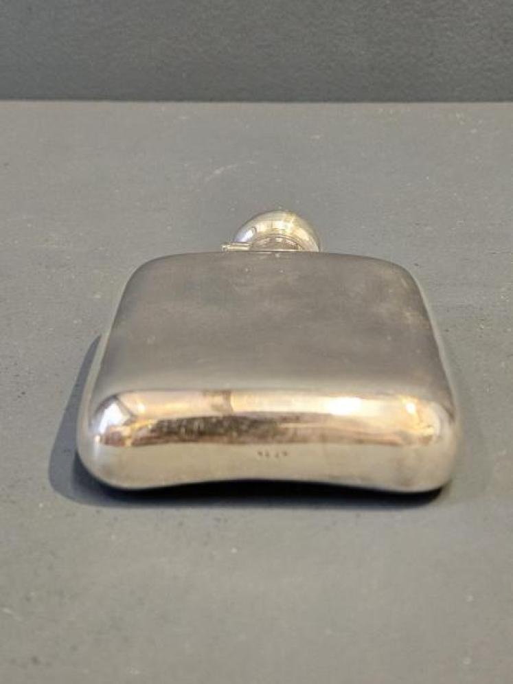 George V Curved Silver Hip Flask - Image 4