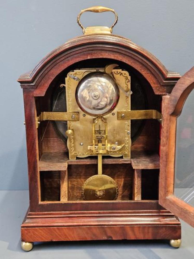 Regency Pad Top Bracket Clock by Thwaites and Reed - Image 4