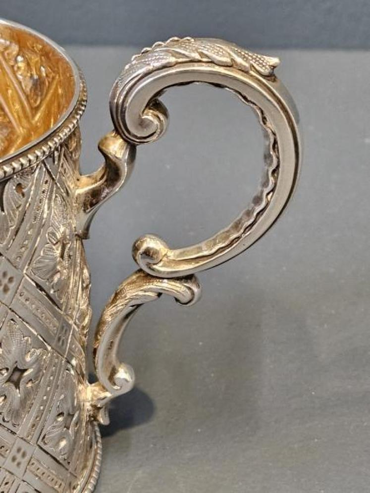 Fine Quality Victorian Quilted Silver Mug - Image 2