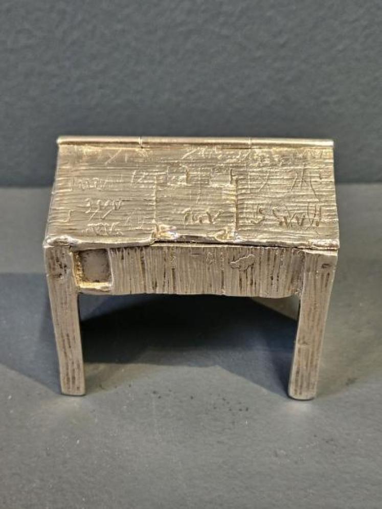 Rare Silver William Shakespeare Desk Stamp Box - Image 2