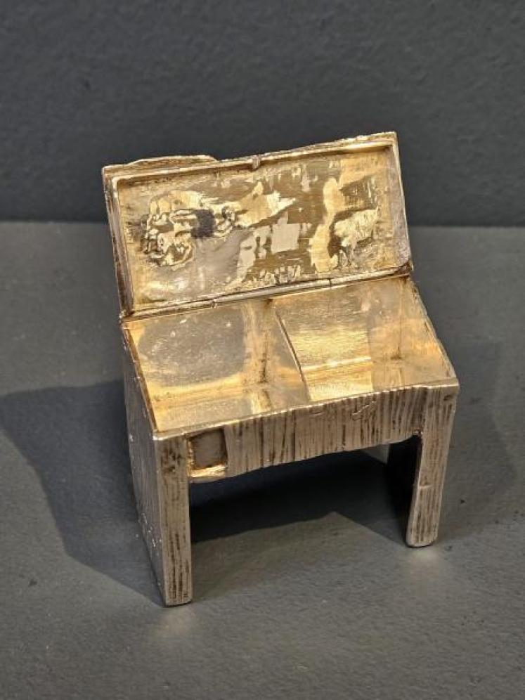 Rare Silver William Shakespeare Desk Stamp Box - Image 4