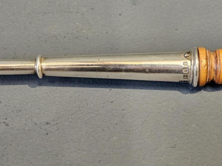 Rare Edwardian Long Handle Cast Silver Snuffer - Image 2