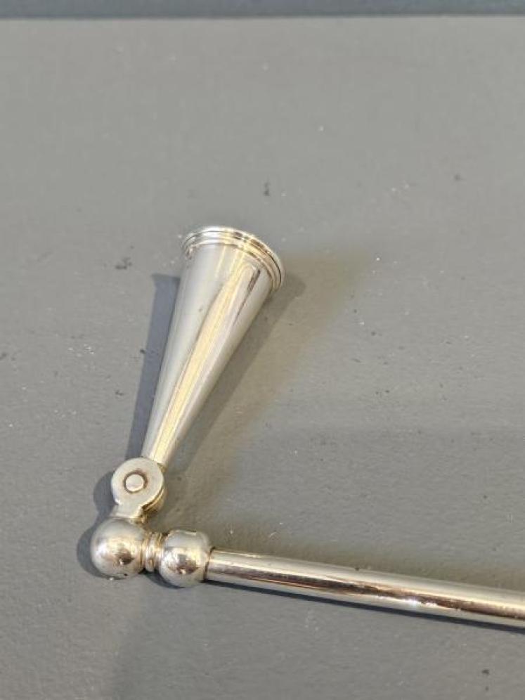 Rare Edwardian Long Handle Cast Silver Snuffer - Image 5