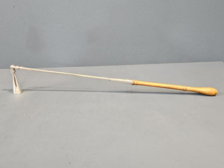 Rare Edwardian Long Handle Cast Silver Snuffer - Image 7