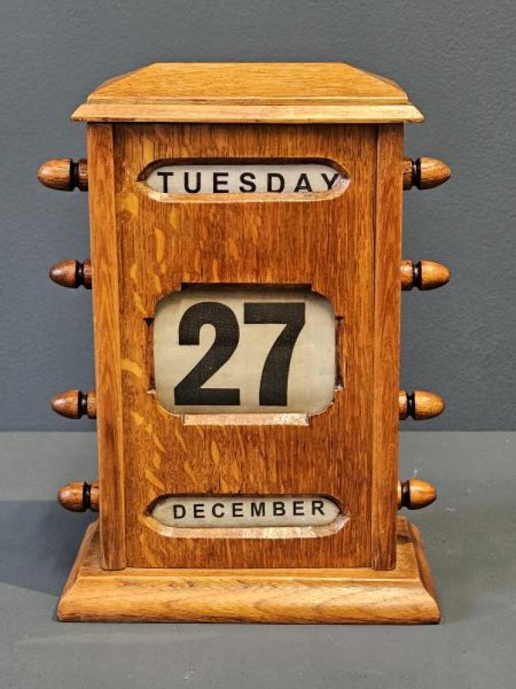 Late Victorian Oak Perpetual Desk Calendar - Image 1