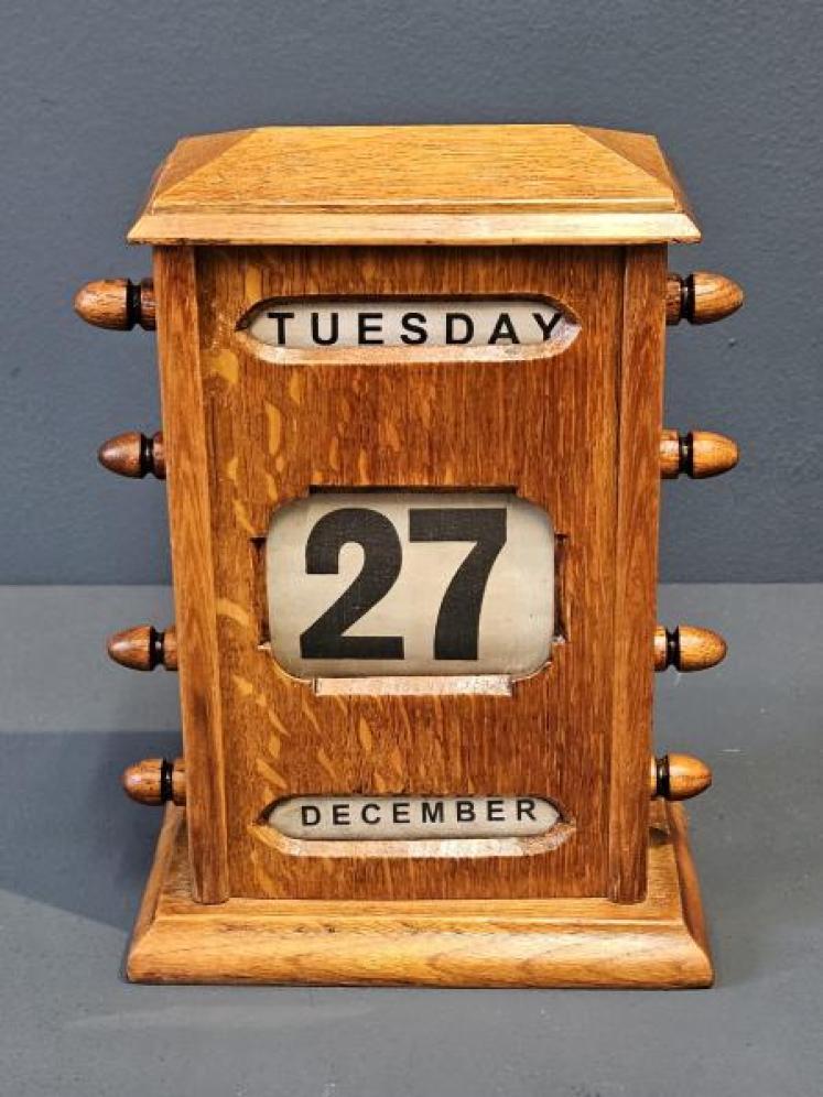 Late Victorian Oak Perpetual Desk Calendar - Image 4