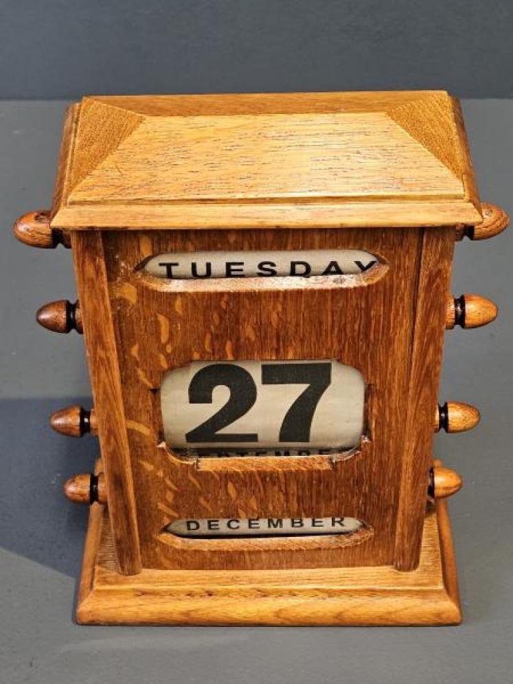 Late Victorian Oak Perpetual Desk Calendar - Image 5